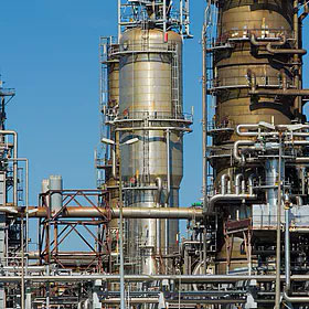 Material Selection & Corrosion Control in Petrochemical Industries